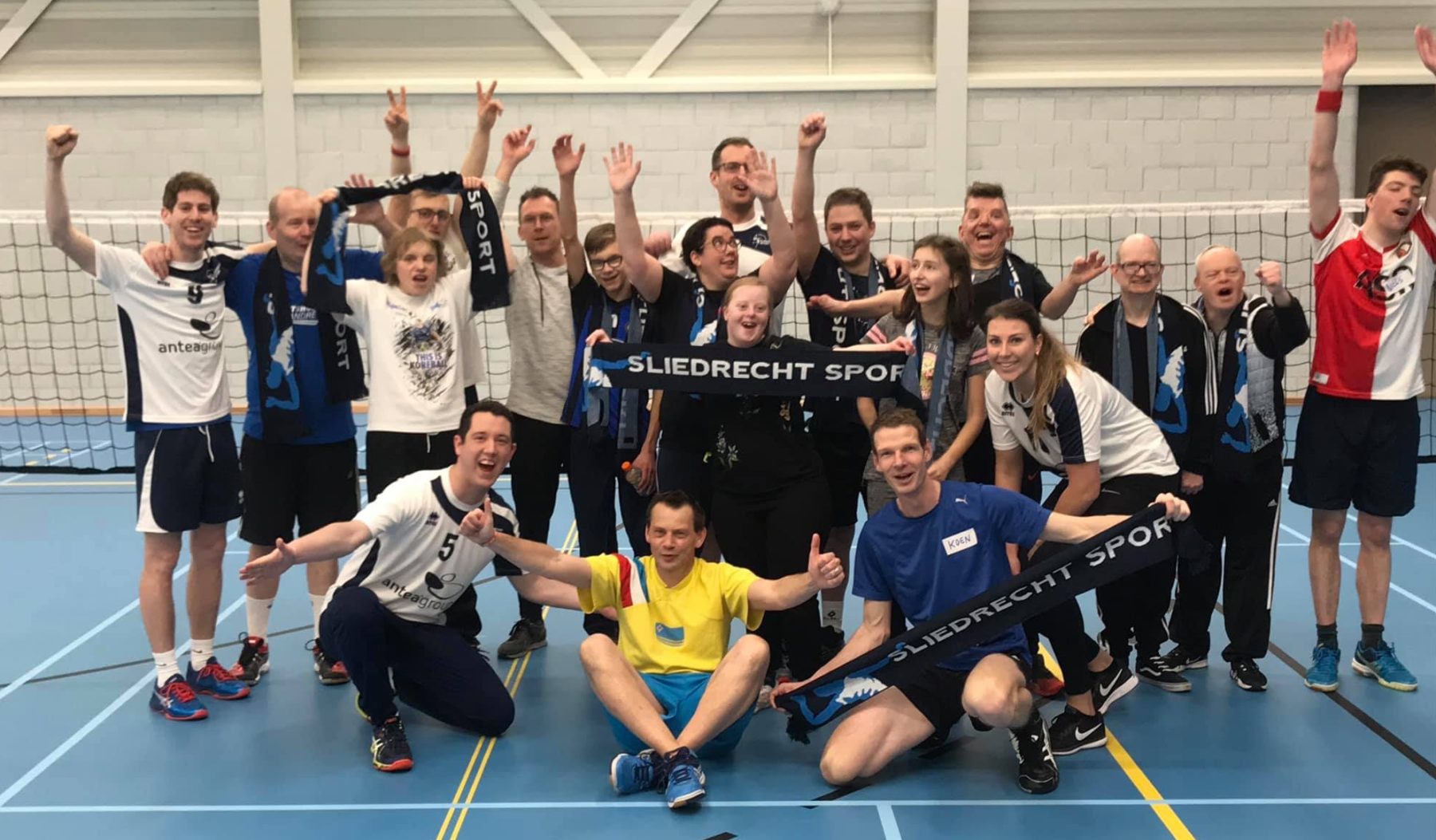 17 sporters bij eerste Uniek Volley-sessie van Sliedrecht Sport